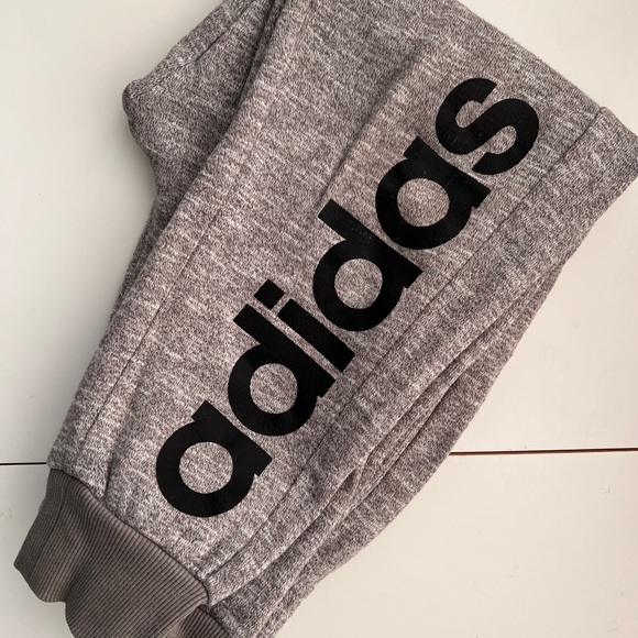 Boys gray adidas sweatpants size 8 - Picture 1 of 6